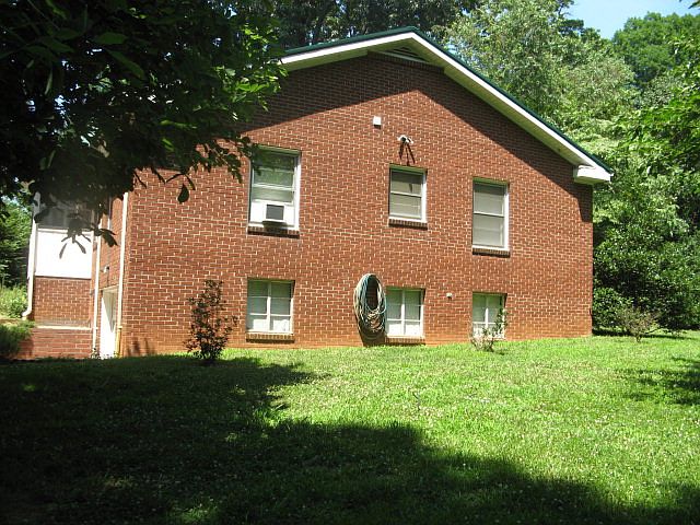 2nd image of 1725 Statesville Blvd