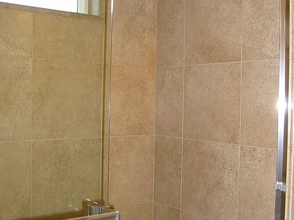 tub with glass enclosure