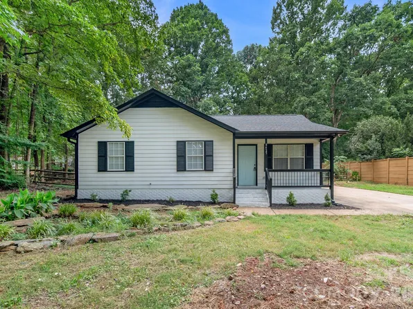 8425 Lochinvar Dr, Charlotte, NC 28227