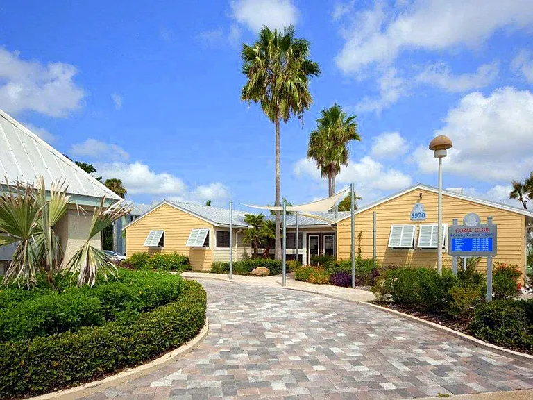 Coral Club Apartment Homes — Photo 18