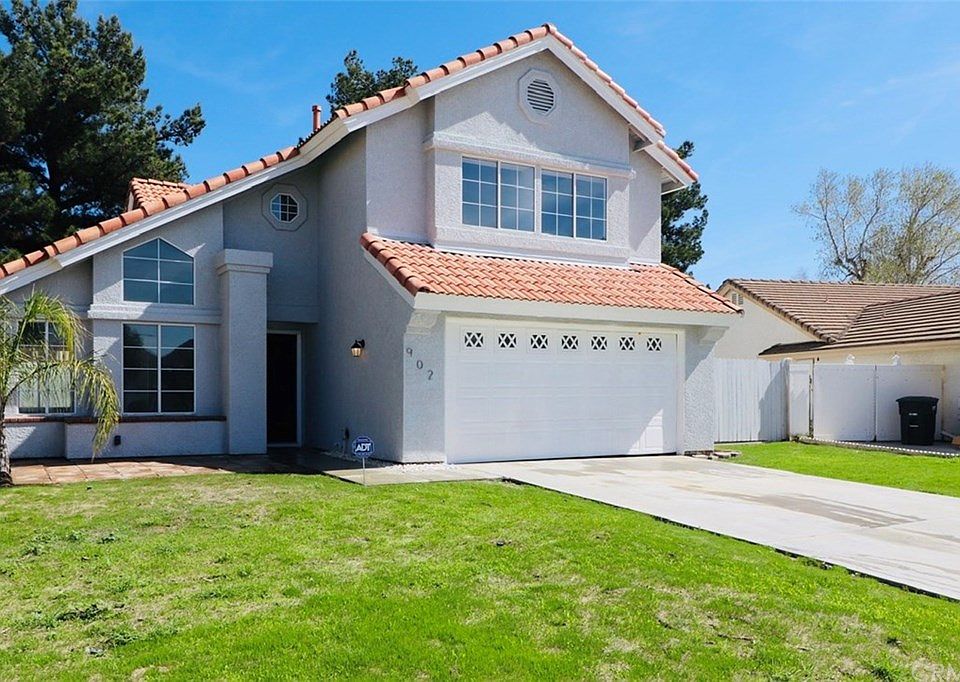 1st image of 902 Gloria Dr