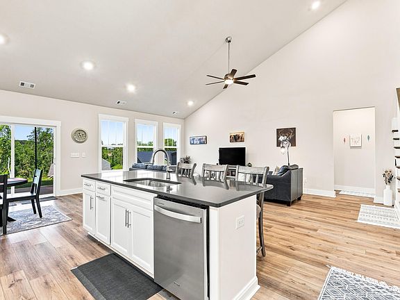 3rd image of 117 Whitman Way