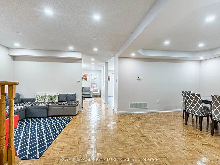 35 Whitehouse Cres — Photo 16