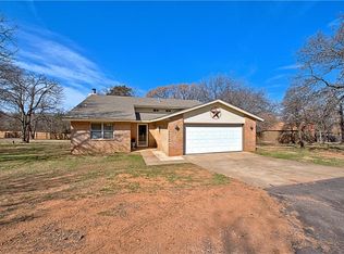 415 Summer Dr, Edmond, OK 73025