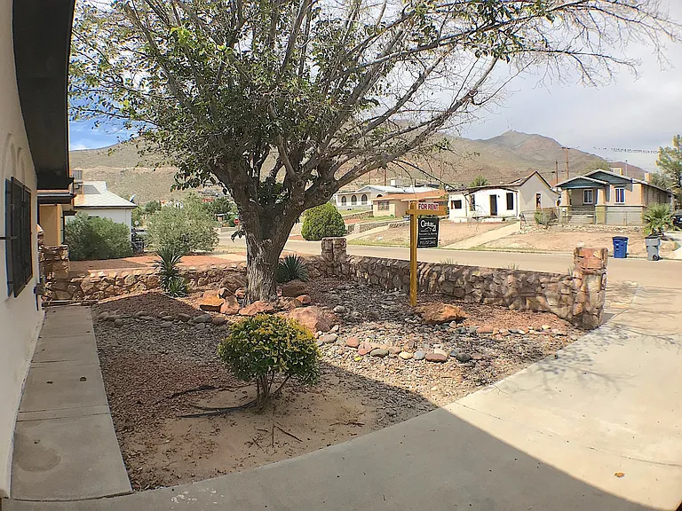 2418 Pittsburg Ave — Photo 2