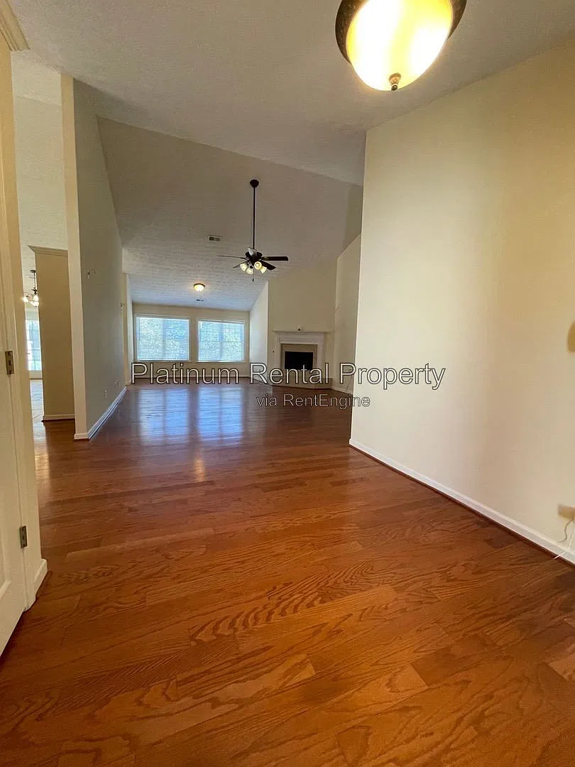 3 bed, 2.0 bath, 2235 sqft, $1,995 — Photo 4