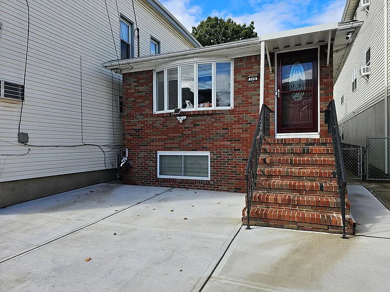 326 Hamilton St — Photo 1