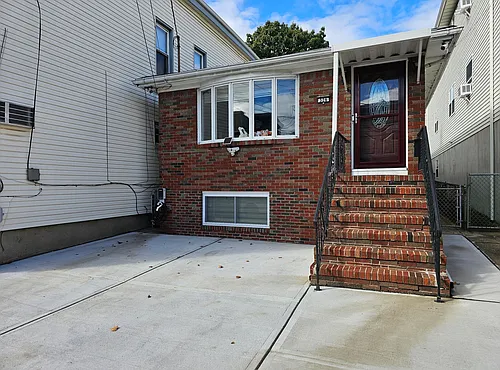 326 Hamilton St Photo 1