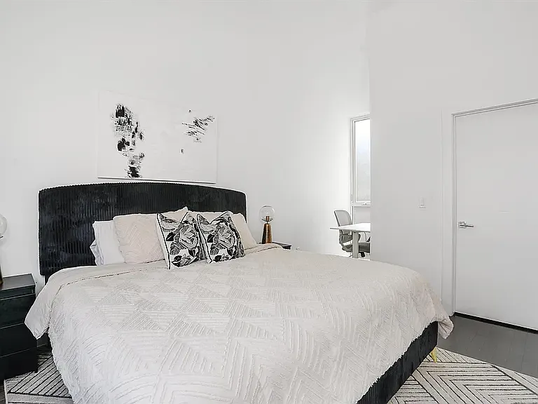 2642 John R St — Photo 10