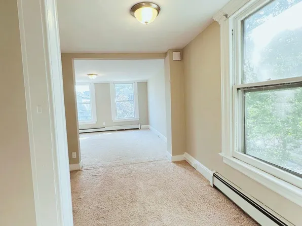 33 Elmwood Avenue image 5 of 11