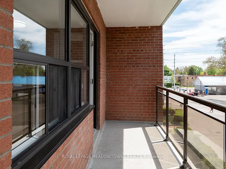 1017 Seneca Ave #408 — Photo 16