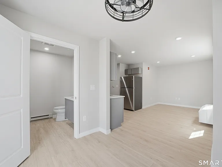 589 Bedford St #301 — Photo 8