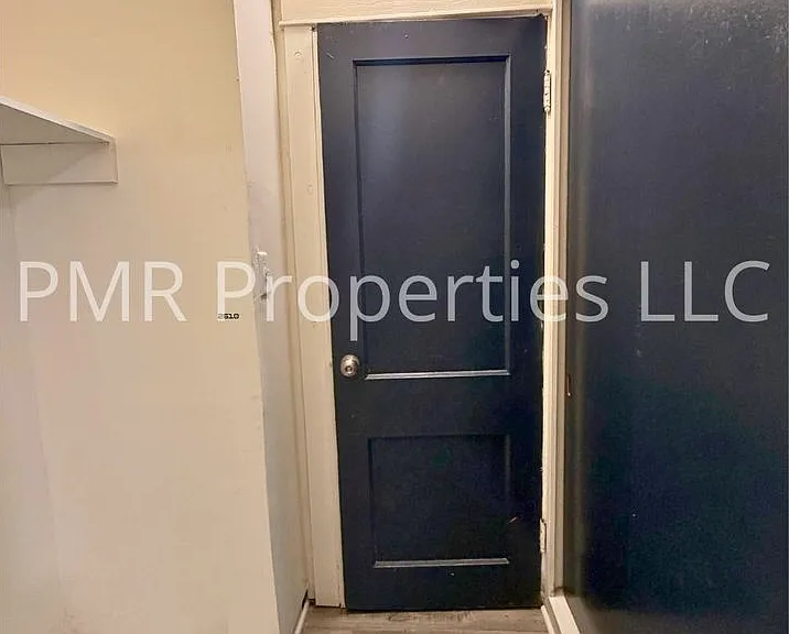 828 Avenue B — Photo 5