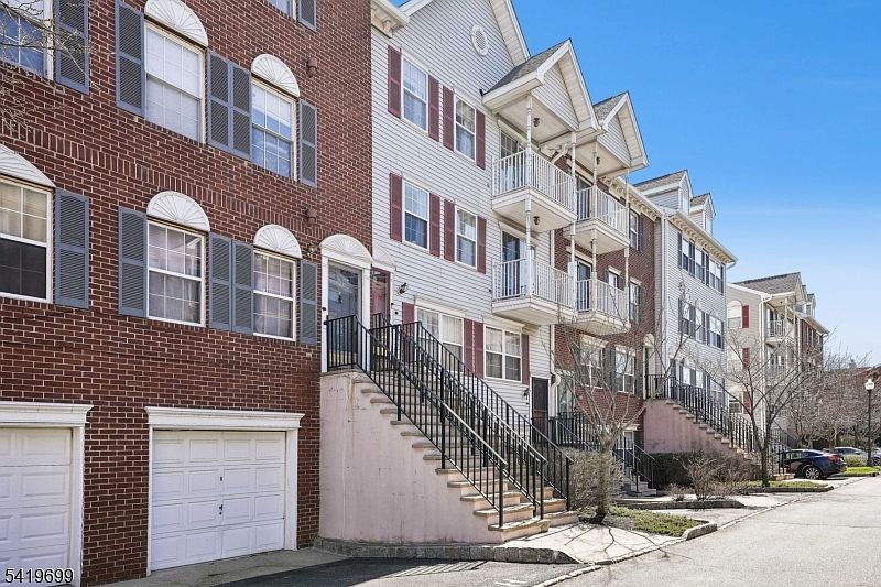 1st image of 48 Cornerstone Ln