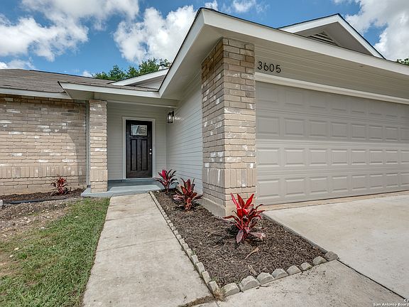 3rd image of 3605 Woodglow Cir