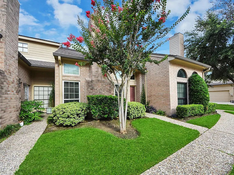 1022 Memorial Village Dr — Photo 36
