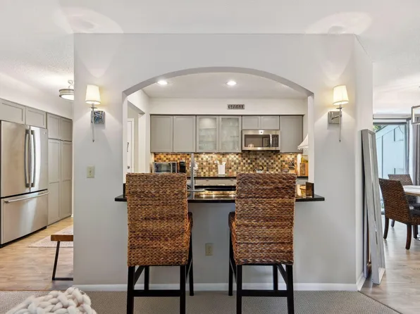 1814 Zanzibar Ln N, Plymouth, MN 55447