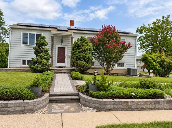2 Lexington Rd, Somerset, NJ 08873