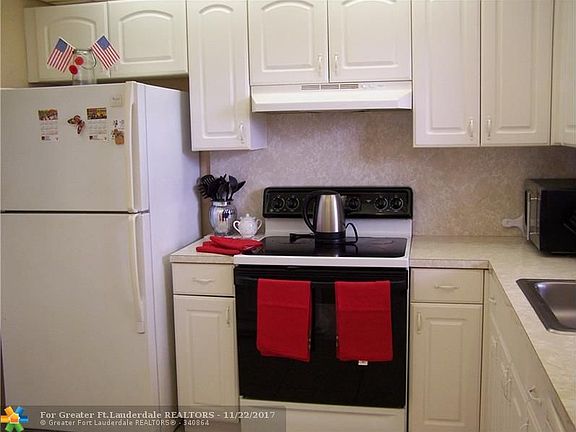 5th image of 9421 Sunrise Lakes Blvd APT 305