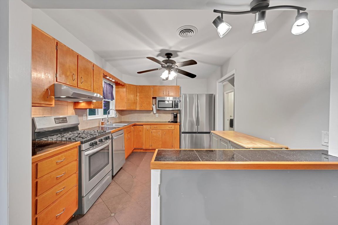 12-Kitchen