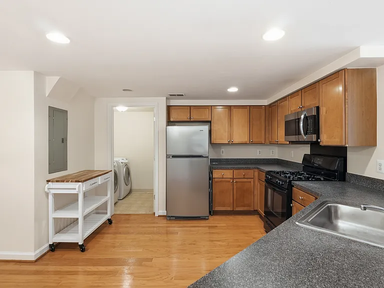1421A N Van Dorn St #A — Photo 7