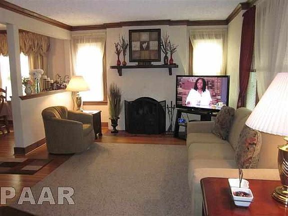 5th image of 2505 W Melrose Pl