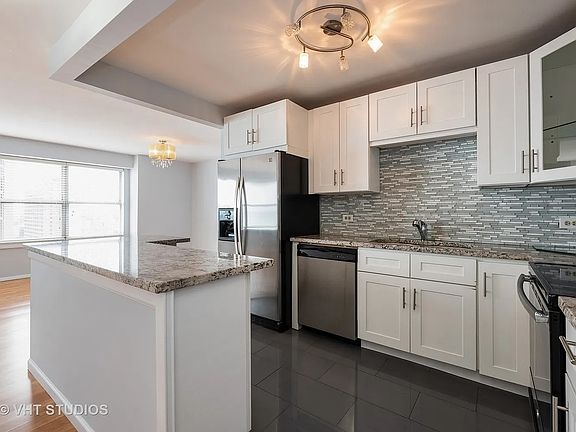 5th image of 6157 N Sheridan Rd APT 16L