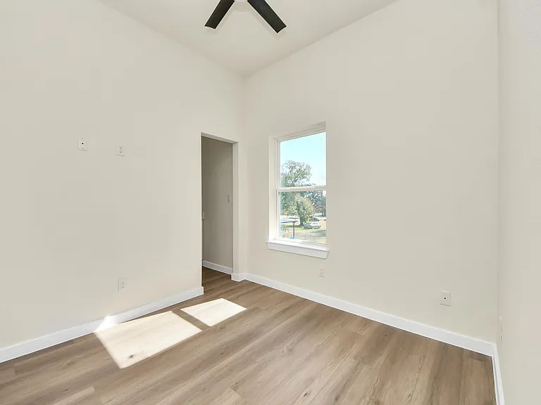 8025 Peachtree St #B — Photo 30