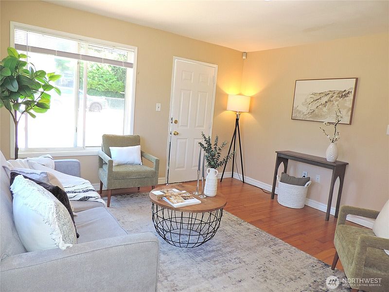 2nd image of 10233 10th Avenue SW