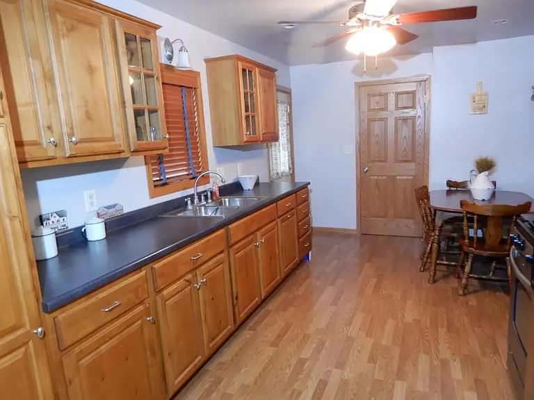 1115 Superior Ave — Photo 10