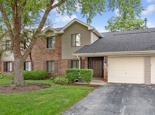 961 Cross Creek Dr N #2A, Roselle, IL 60172