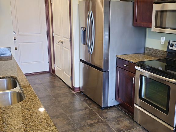 3rd image of 814 SE Crossings Ln #814