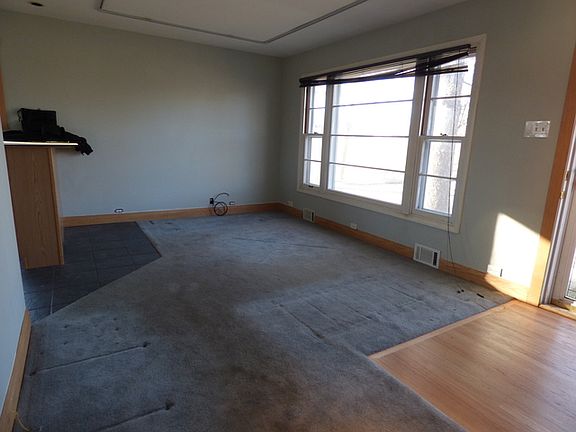 3rd image of 25 W Morris Ave