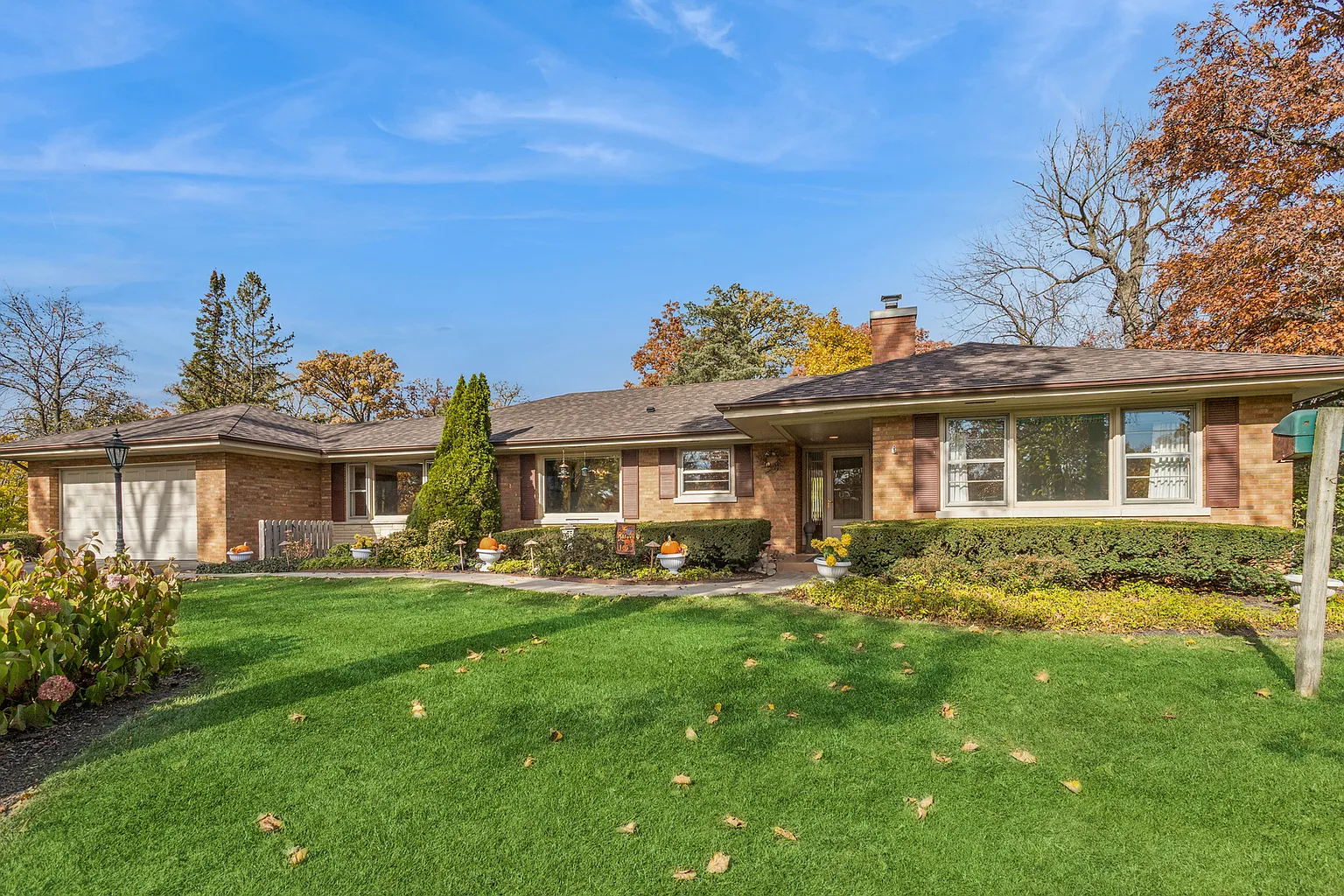 23W134 Mulberry Ln photo 1