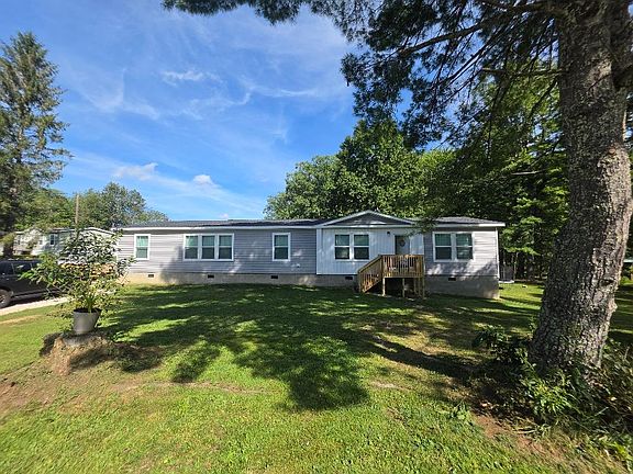 3rd image of 322 Pinewood Dr