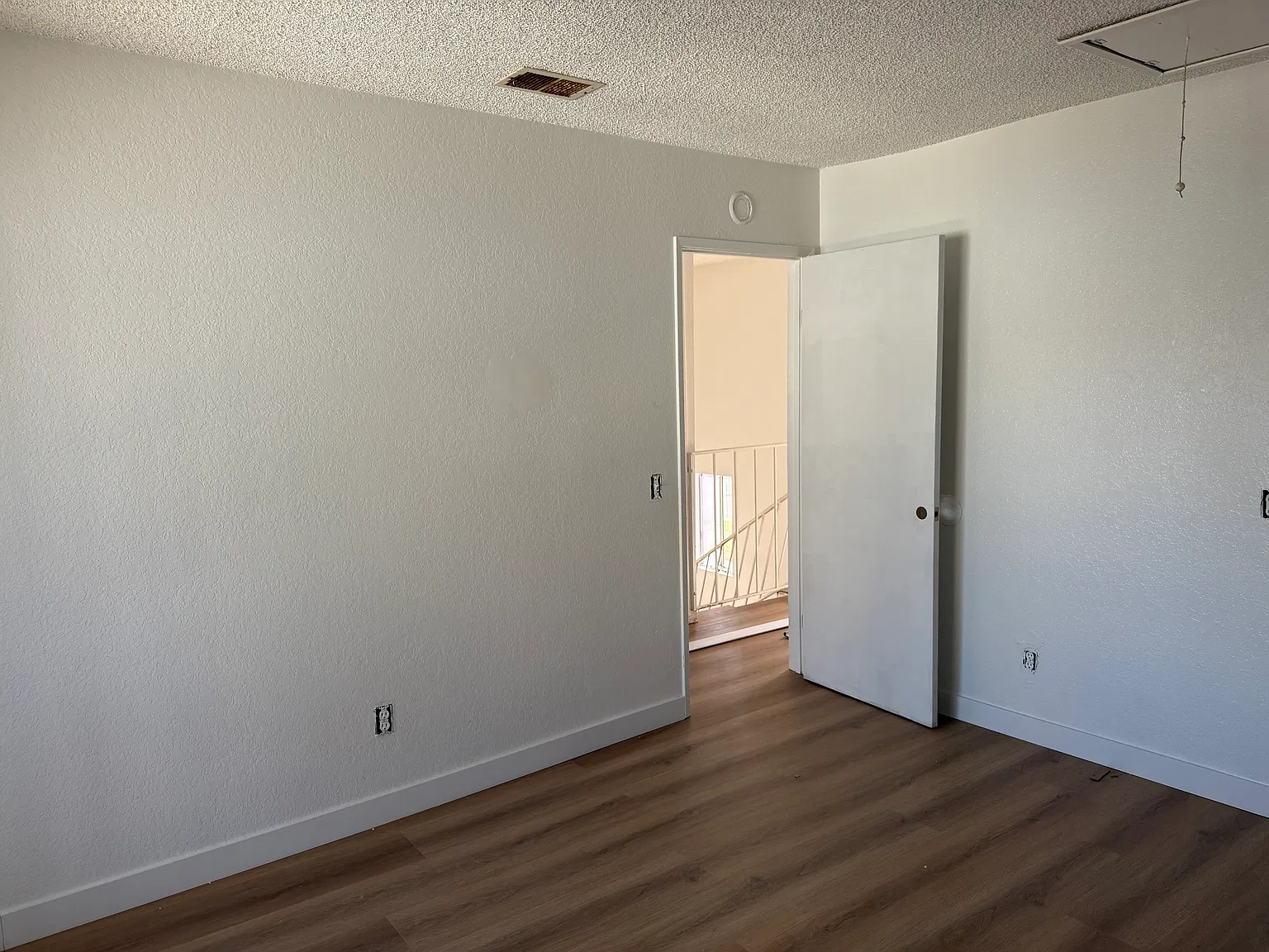 2 bed, 1000 sqft, $1,990 — Photo 2