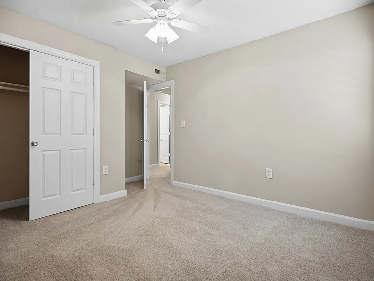 Sumter Square Apartments — Photo 17