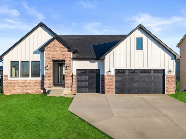 335 NW Red Oak Dr, Waukee, IA 50263