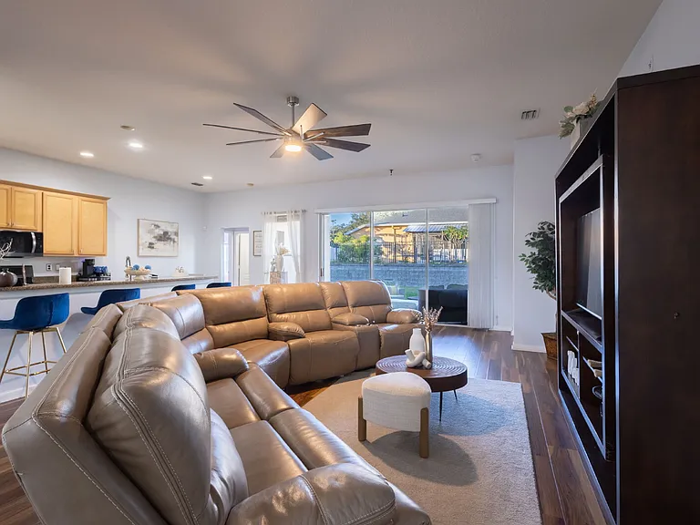 2024 Heartland Cir — Photo 5