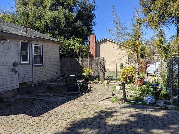 5th image of 4065 Wilkie Way