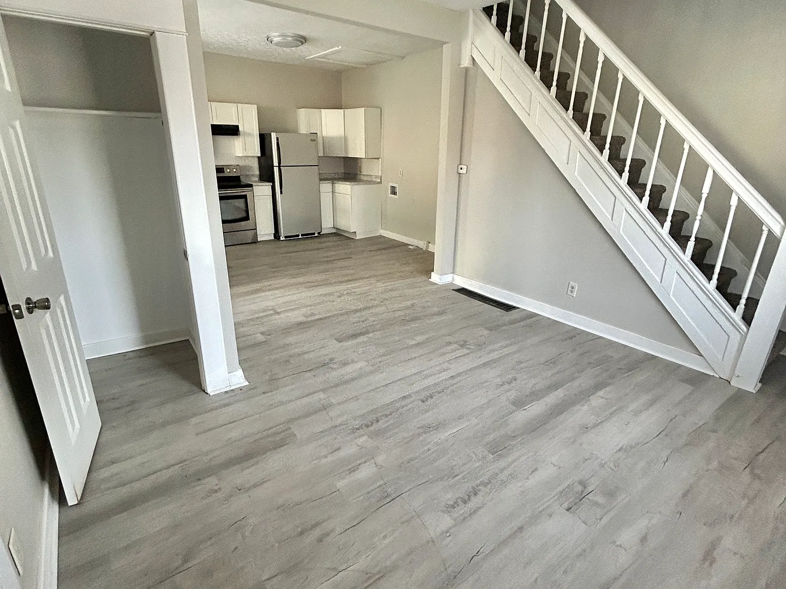 3 bed, 1200 sqft, $1,895 — Photo 2
