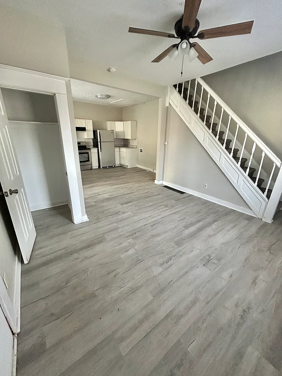 Building Photo - 1625 Sturm Ave #1625