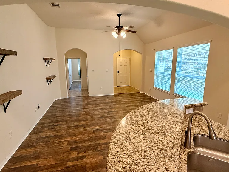Open concept area - Great for entertaining