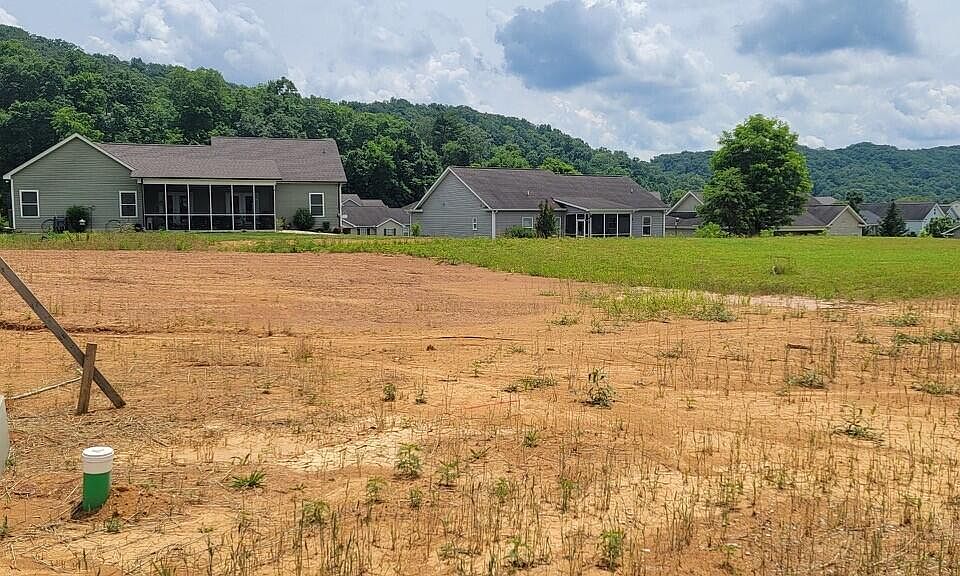 2nd image of 226 Mossy Rock Rd