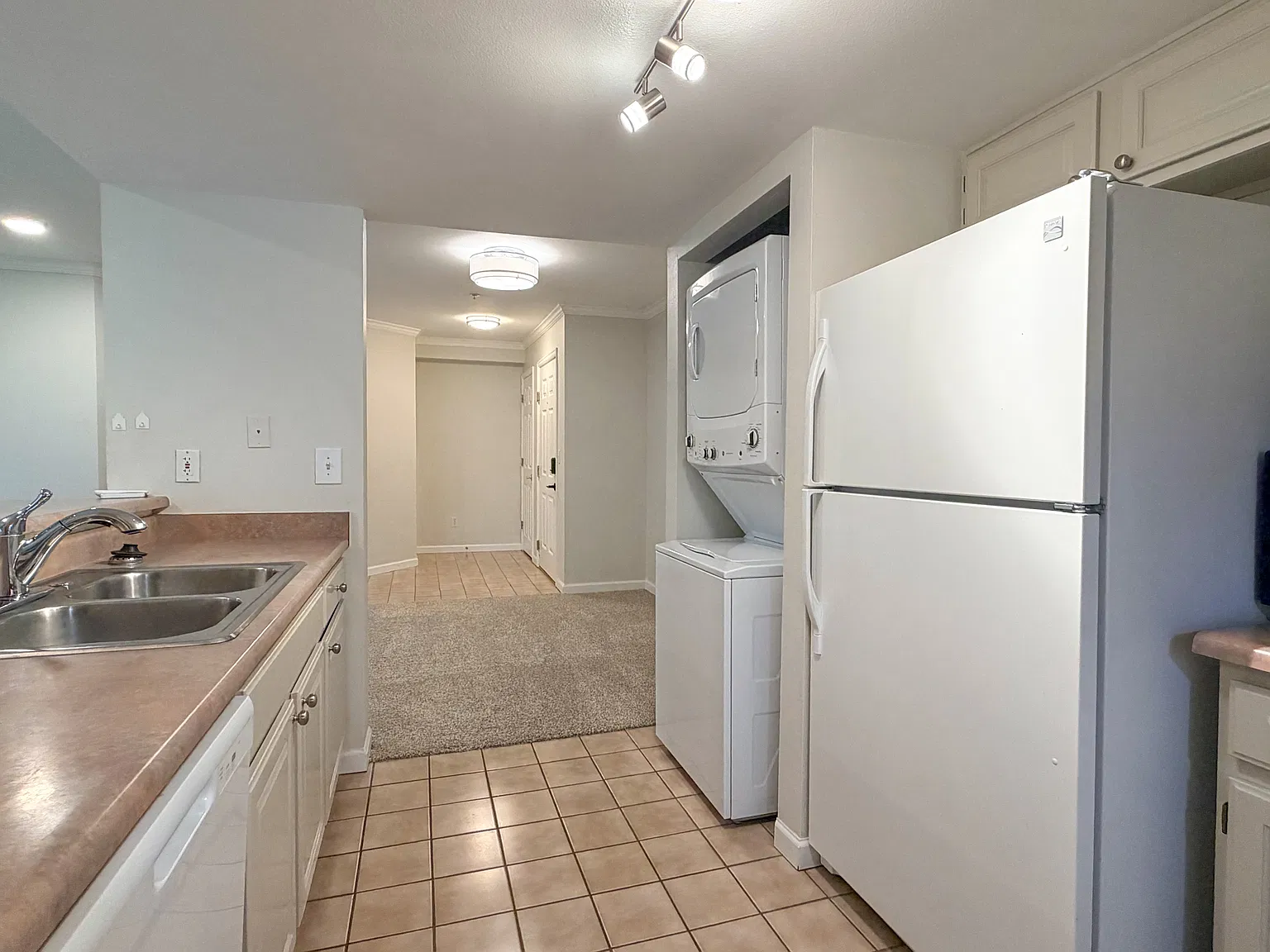3 bed, 1264 sqft, $2,200 — Photo 3
