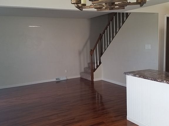 3rd image of 2960 Poplar St