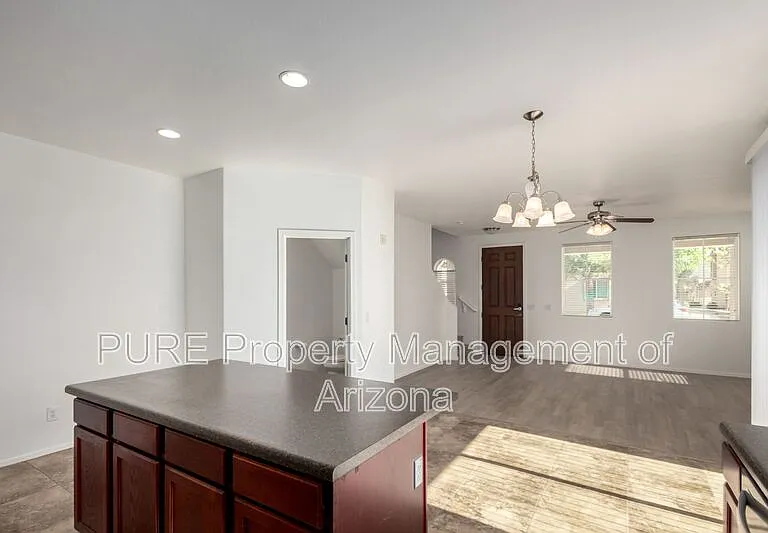 4044 E Oakland St — Photo 5
