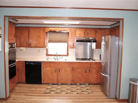 5th image of 2912 Claire Ave