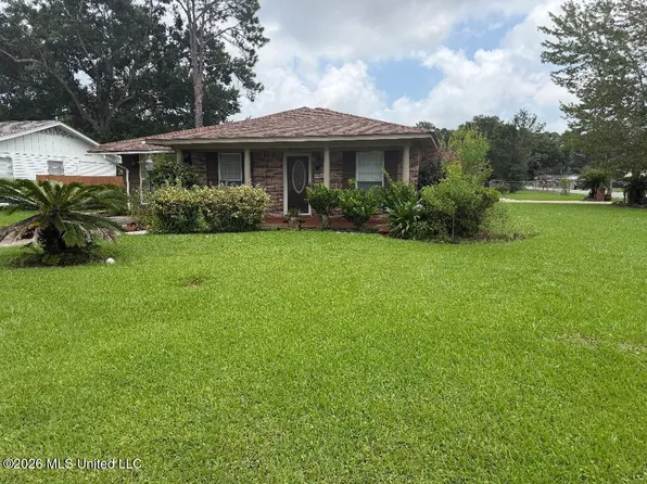 4000 Karen St, Moss Point, MS 39563