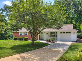 6711 Harwood Pl, Springfield, VA 22152